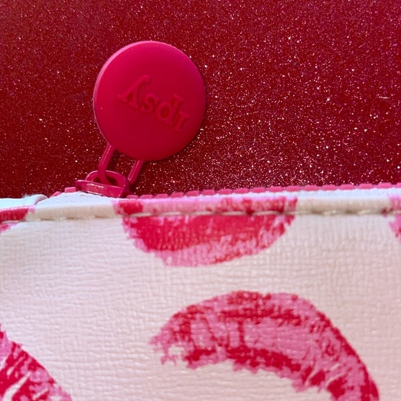 3/$10 Ipsy Glam Bag New February 2019 Light Pink & Hot Pink Kisses Cosmetic Bag - Picture 2 of 9